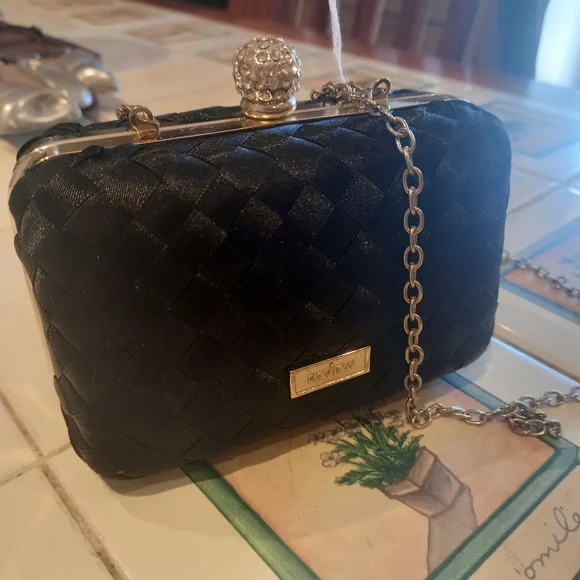 Review black and gold chain shouler / clutch evening bag - Picture 1 of 4
